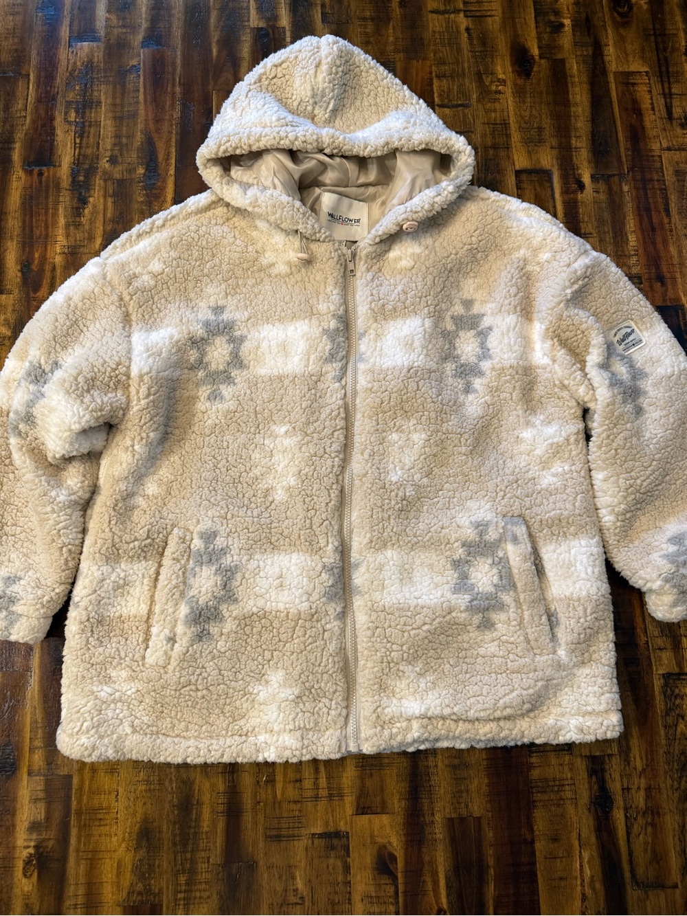 🍒Wallflower Women's chunky cozy fuzzy jacket. sz L cream gray zip-up tribal